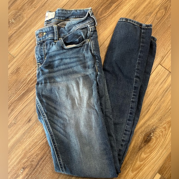 Women’s Hollister jeans - Picture 1 of 2